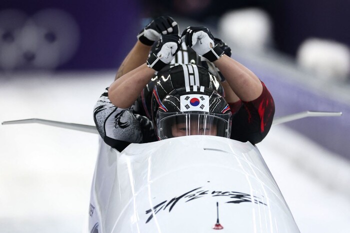 김진수, 김형근, 이건우, 김선욱으로 구성된 ‘김진수 팀’이 22일(한국시각) 이탈리아 코르티나 슬라이딩 센터에서 열린 2026 밀라노·코르티나담페초겨울올림픽 봅슬레이 남자 4인승에서 1~4차 주행 합계 3분39초2