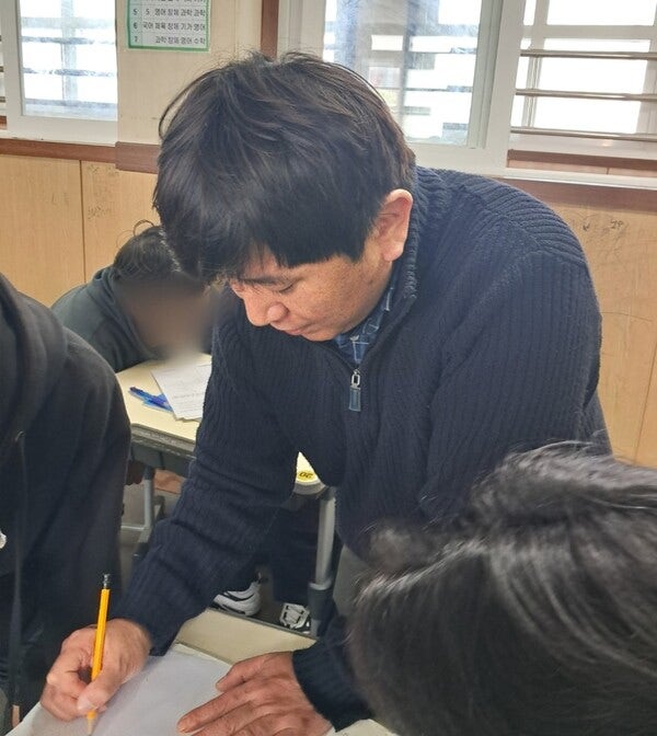 교사 순직한 제주 학교법인, 교장엔 ‘견책’ 교감엔 사실상 ‘징계없음’…유족 반발