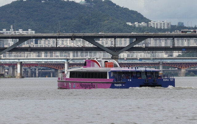 한강버스 3월부터 전구간 운항 재개…동·서 구간 나뉘어 여의도서 환승해야