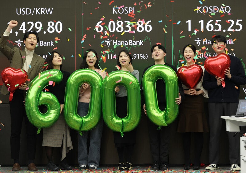 [사설] 코스피 6000 돌파, 단기 과열보다 안정적 상승 유도해야