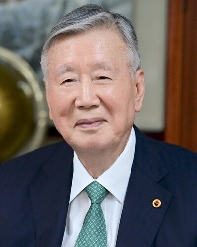 이중근 부영그룹 회장 장학금 전달