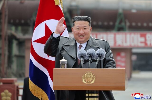 김정은 상원시멘트기업소 방문
