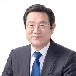 부영그룹 새 회장에 이용섭 전 장관