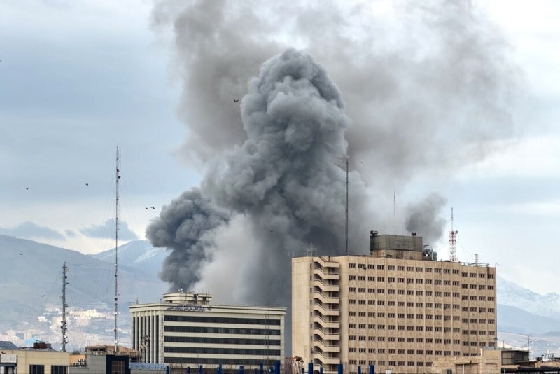 이란 ‘초토화 전략’ 전방위 반격…걸프국·유럽까지 전쟁 소용돌이