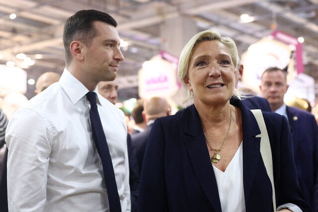 “아프리카 촌구석” “염소 젖이나 짜라” 프랑스 극우연합 후보들 ‘망언’