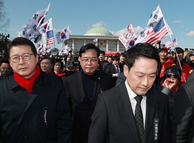 국힘 ‘사법 3법’ 규탄 도보행진에 성조기 흔들며 “윤석열! 대통령!”