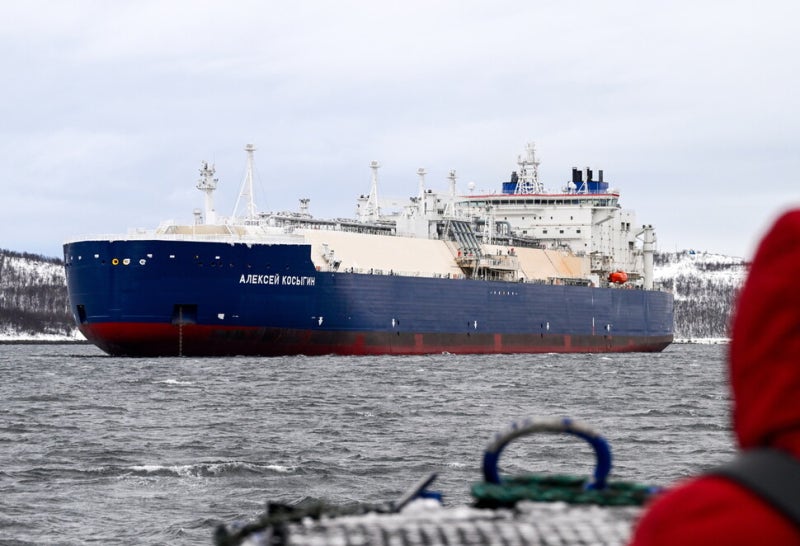 러 LNG 운반선 지중해서 침몰…러 “우크라, 무인기  공격”