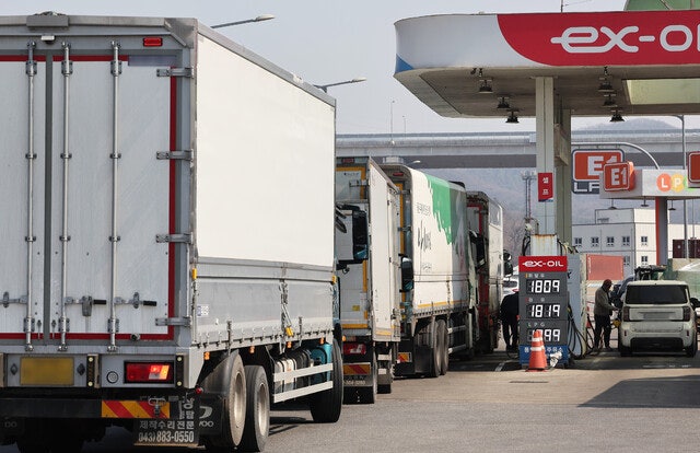 유류세만 낮추며 고소득층에 혜택 쏠려…추경으로 ‘타깃 지원’ 나설 듯