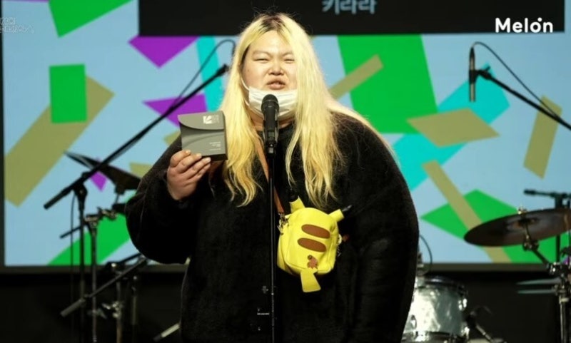 “트랜스젠더”…5글자 수상 소감 [한채윤의 비 온 뒤 무지개]