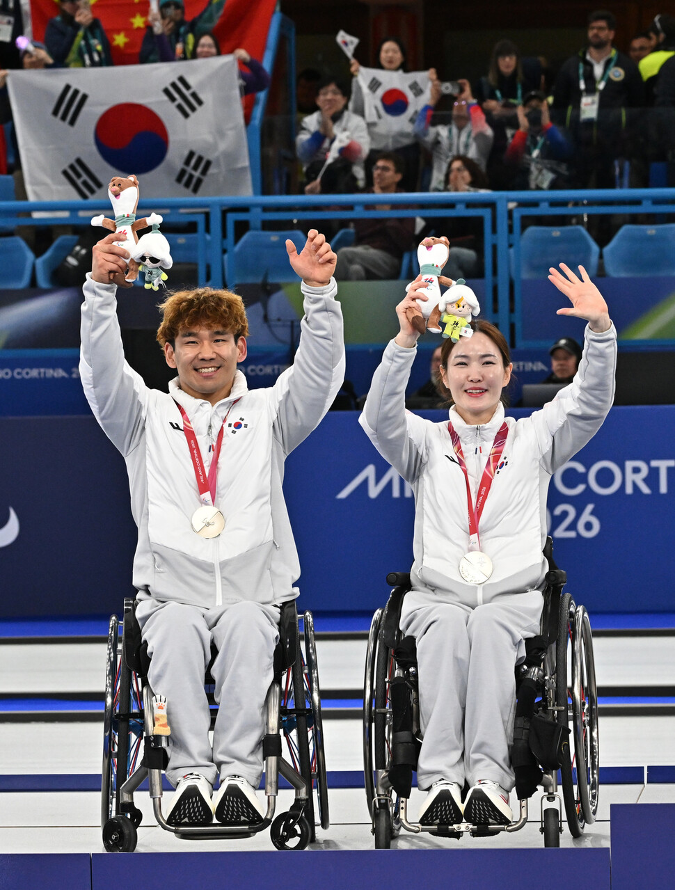 [포토] 휠체어컬링 값진 은메달 ‘백혜진-이용석’
