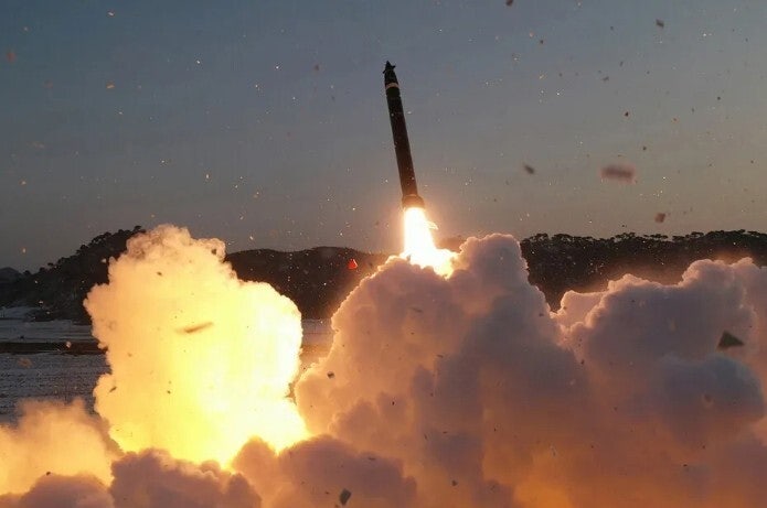 북, “상대국 삽시 붕괴” 600㎜ 방사포 쏜 듯…한·미 연합연습에 무력시위