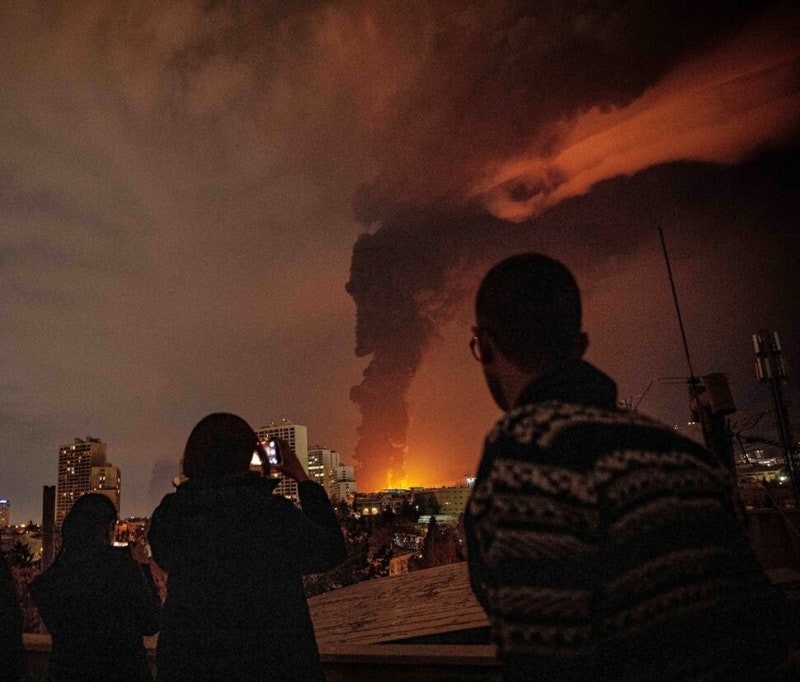 테헤란 한국인 “까만 ‘기름 비’ 내려…주민 90% 떠나 시위 올스톱”