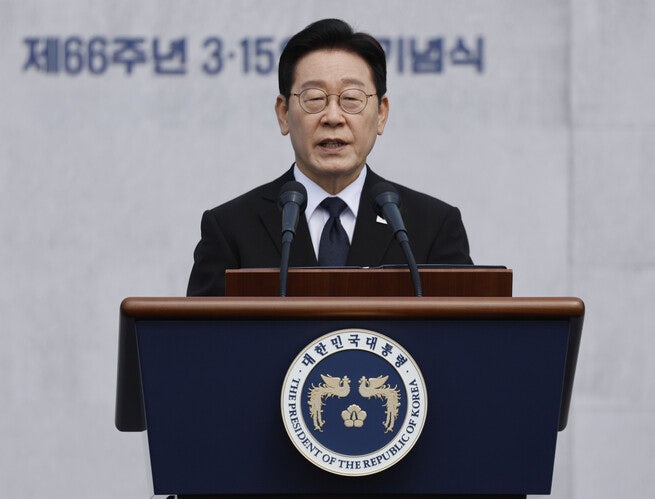 이 대통령 “헌법에 있는 ‘검찰총장’ 어떻게 바꾸나” 작심 발언