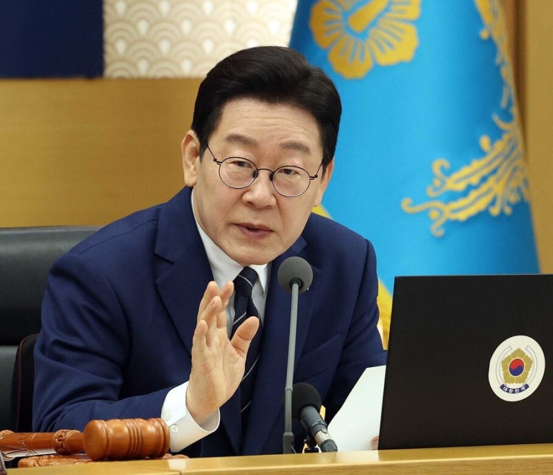 이 대통령 “야당도 동의할 순차적 개헌…5·18, 부마항쟁 함께 넣자”