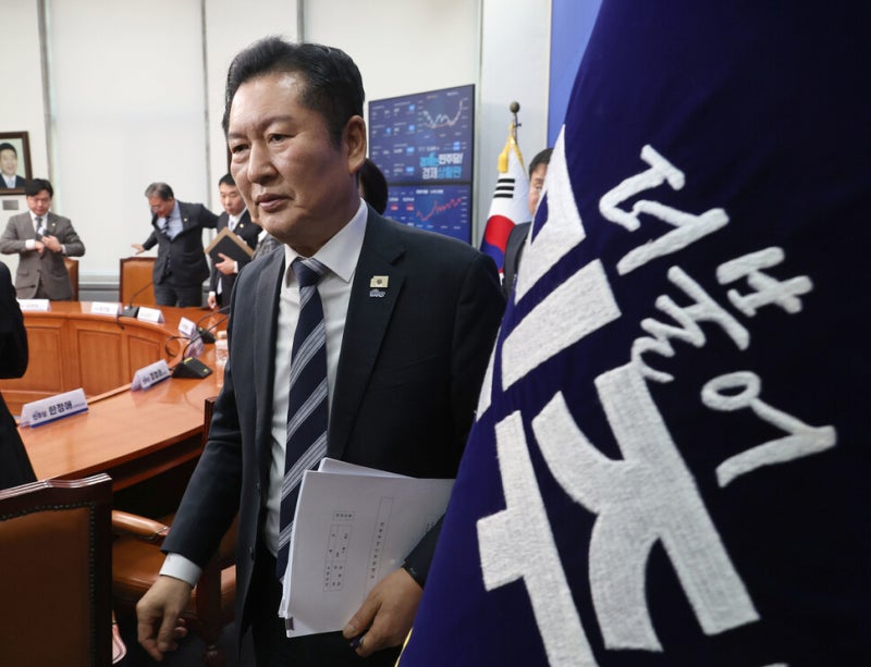 이 대통령 “논의과정 관리 좀 그랬다”…검찰개혁   엇박자에 ‘당-청 신뢰’ 타격