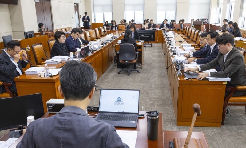 ‘5월1일 노동절을 공휴일로’ 법 개정안, 국회 행안위 소위 통과