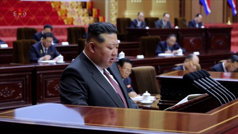 김정은 “한국 가장 적대적 국가”…개칭한 ‘헌법’ 반영 여부는 비공개