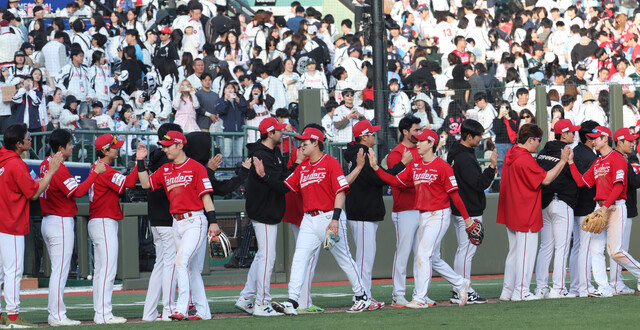 SSG 주말 3연전 잡고 단독 1위…롯데는 6연패