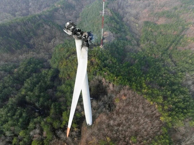 꺾임·화재 영덕풍력발전단지 “14기 철거 조건 군유지 1년 연장”