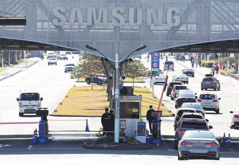 AI투자 붐 올라탄 반도체…영업익 ‘연간 300조 시대’ 보인다