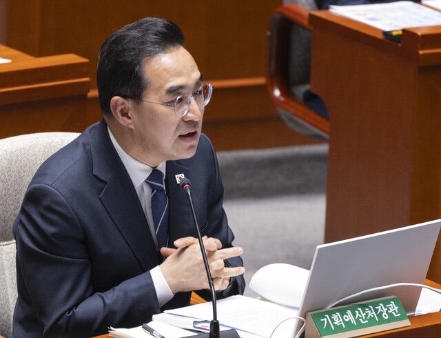 박홍근, 국회 ‘전쟁 추경’ 3조 증액에 “국채 발행하자는 건지” 신중론