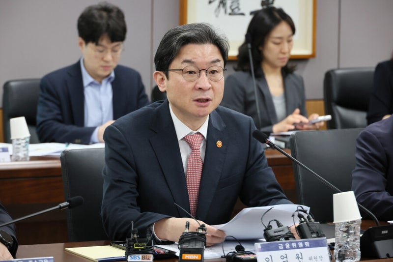 ‘가족 자본’과 ‘왜곡된 세제’가 떠받치는 서울 아파트값 [아침햇발]