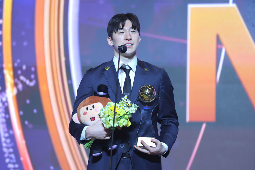 MVP 이정현, 신인상 켐바오…창단 첫 PO 진출 ‘소노의 봄’ 활짝