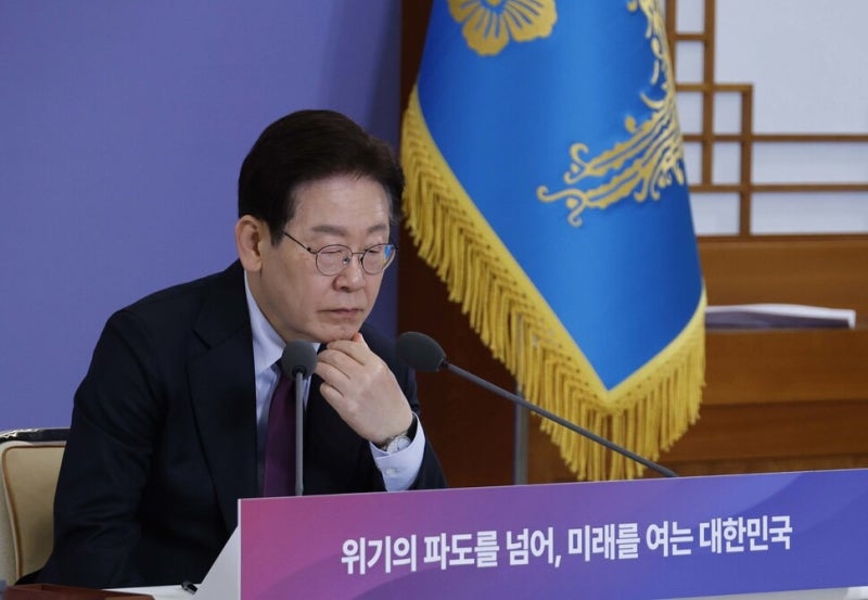 이 대통령 “똑같은 조건일 때 비정규직이 보수 더 많이 받아야”