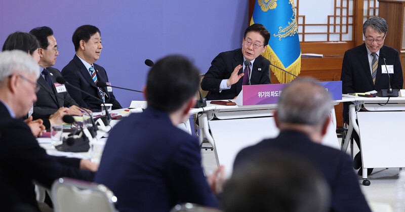 [사설] “주식양도세 필요” 거론한 이 대통령, 본격 논의 시작을