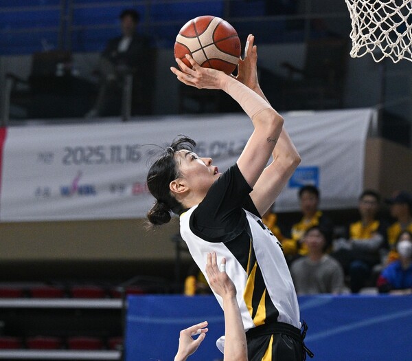 여자농구 KB, 우리은행 잡고 챔프전 진출