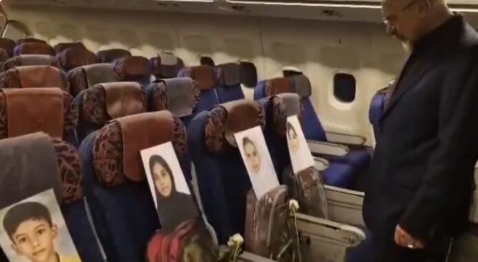 피 묻은 책가방과 함께 ‘미나브168’ 내민 이란...미국 대규모 협상단과 격돌