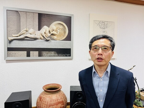 “플라톤 대표작, 최대한 오역 줄이려 넷이 13년 걸려 번역”