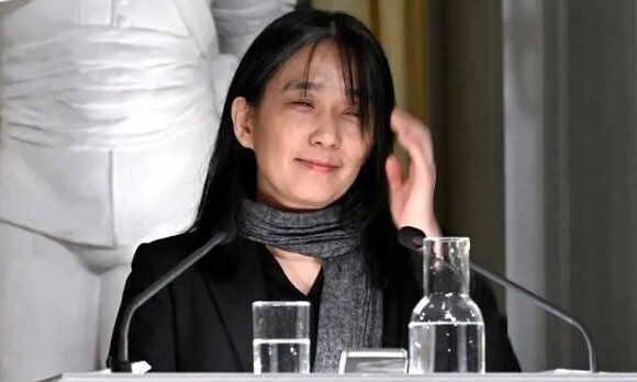 지난 10년간 가장 많이 팔린 책, 1·2위 모두 한강