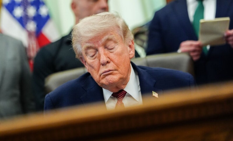 협상 직전, 이란 선박 ‘뚫어버리기’…트럼프식 벼랑 끝 전술 또 썼지만