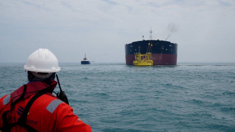 미 “핵포기” vs 이란 “종전”…호르무즈 첩첩산중 넘어 재협상 할까
