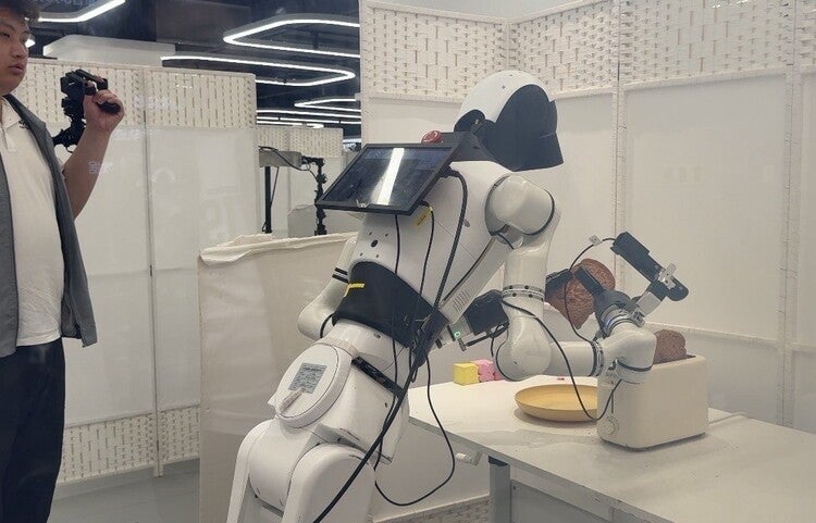 간단한 수건 개기도 71개 차원 저장…인간형 로봇이 똑똑해지는 ‘학교’ [현장]