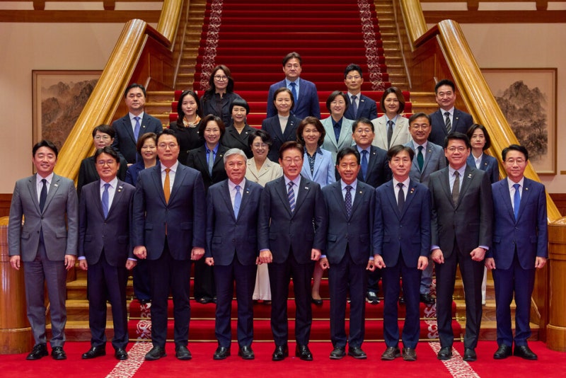 이 대통령 “국내 문제 다투더라도 대외 관계엔 ‘공적 입장’ 가져줬으면”