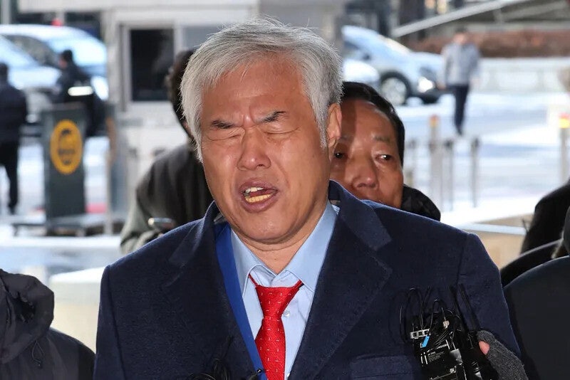 ‘석방’ 전광훈, 윤석열 접견 뒤 집회까지…“보석 재검토 필요” 지적도