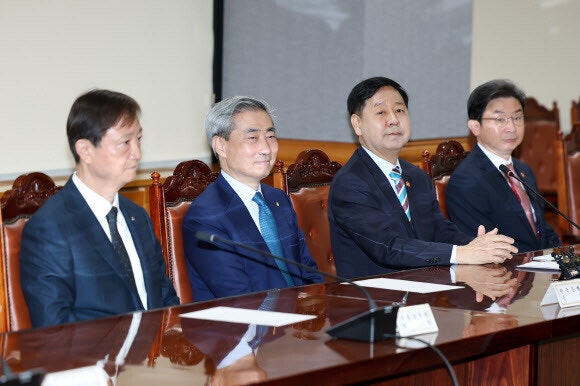 물가·부동산 잡기…5월 이후, 금리인상 시계가 움직인다