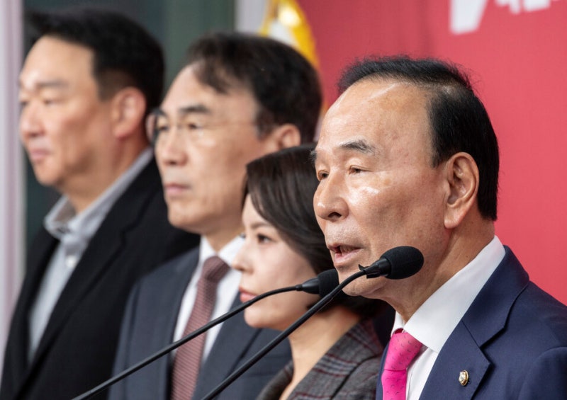 [사설] “윤, 나라 지키려 계엄” 후보까지, 막 나가는 국힘