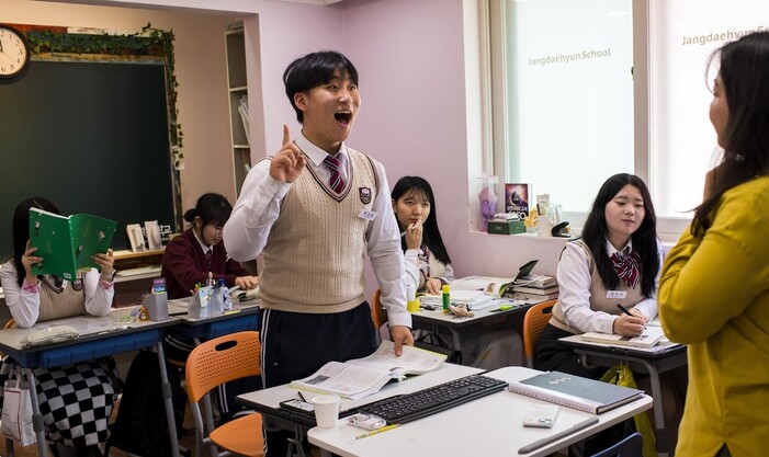 보스턴독립영화제에서 심사위원 대상을 받은 ‘스쿨 포 디펙터스’(School For Defectors)의 한 장면. 탈북 학생들이 수업을 받고 있다. 장대현중고등학교 제공