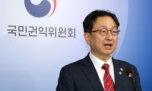 [단독] 권익위 전 부위원장-윤석열 심야회동 뒤 ‘김건희 명품백’ 종결