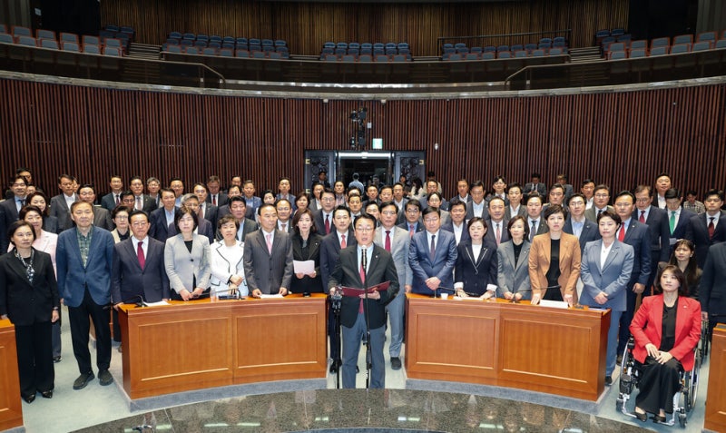 [사설] 국힘 정략에 무산된 개헌, 선동·궤변 접고 민심 따르길