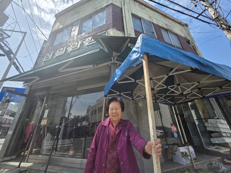 “섭섭허지만…” 한 시대 마침표 찍는 ‘110년 전통 유성시장’ 사람들