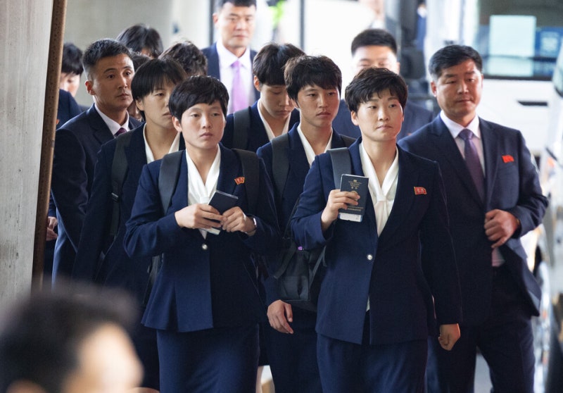 [사설] 북한 여자축구팀 ‘여권 입국’이 던진 과제