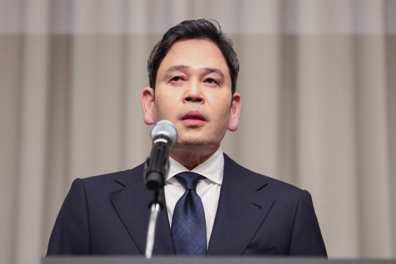 “미국 스벅, 인종차별 논란에 매장 8천곳 문 닫고 직원 교육…정용진, 결단해야”