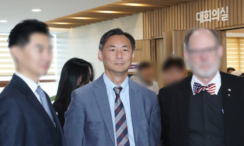 ‘부정선거 음모론’ <b>모스 탄</b>, 출국정지 반발해 <b>취소 소송</b>