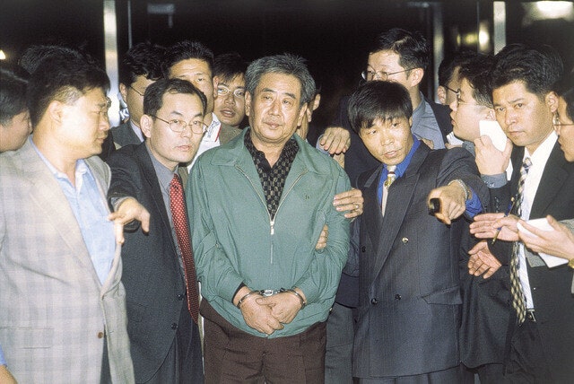 ‘고문 경찰’ 이근안·박처원 표창·서훈 취소 요청한다