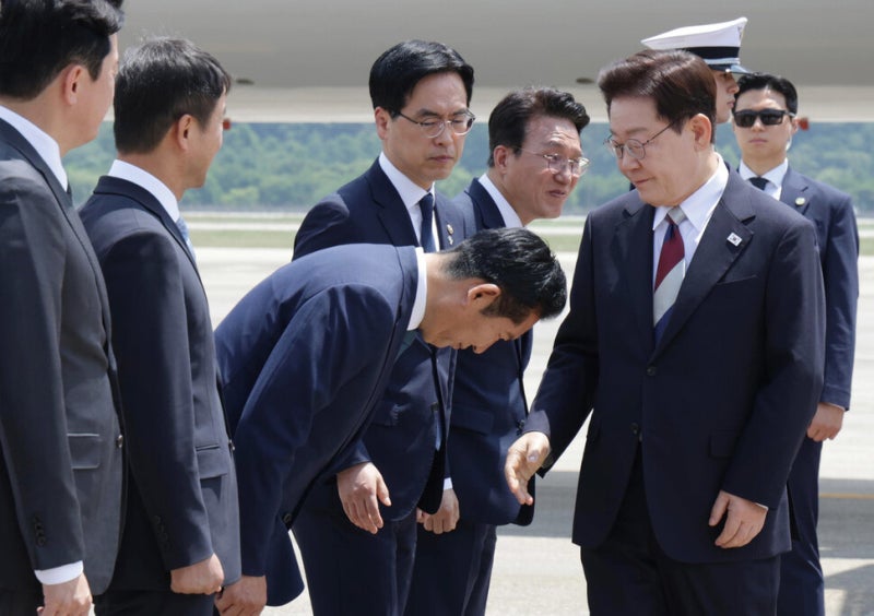 정청래 ‘90도 인사’에 “이 대통령 싫어해…의도 담긴 정치 기술”