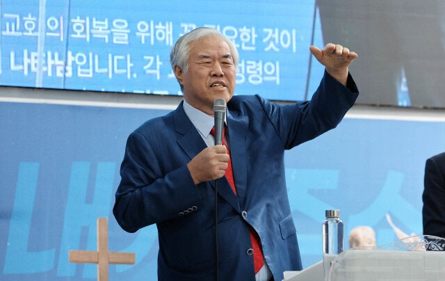 경찰, 전광훈·<b>사랑제일교회 압수수색</b>…102억 불법 정치자금 혐의